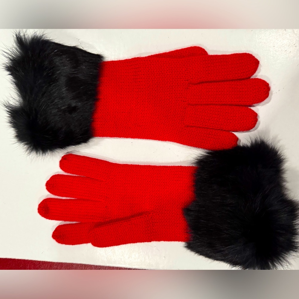 New red wool gloves with fur cuff